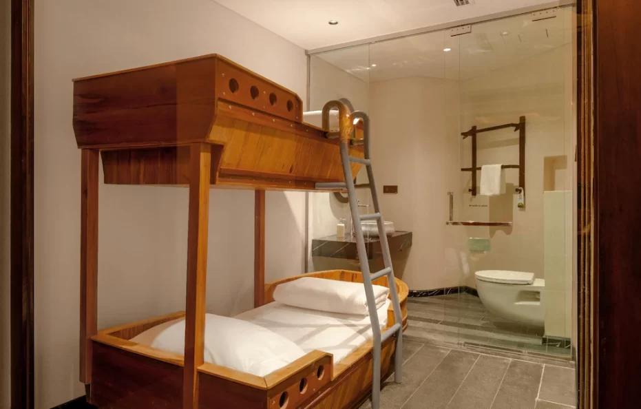 Family Suite 2-Bedroom Garden View With Children Themed Room.