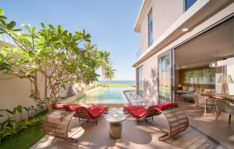 3 Bedroom Oceanfront Pool  Villa