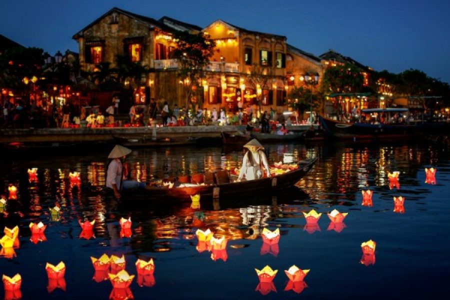 TOUR THUYỀN THẢ HOA ĐĂNG TRÊN SÔNG HOÀI – PHỐ CỔ HỘI AN