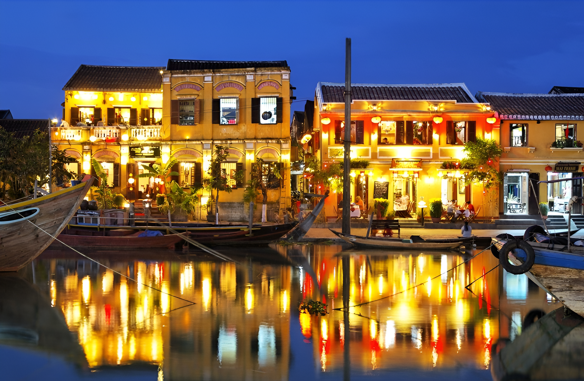 TOUR THUYỀN THẢ HOA ĐĂNG TRÊN SÔNG HOÀI – PHỐ CỔ HỘI AN