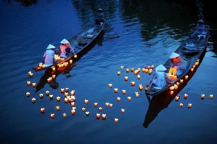 TOUR THUYỀN THẢ HOA ĐĂNG TRÊN SÔNG HOÀI – PHỐ CỔ HỘI AN