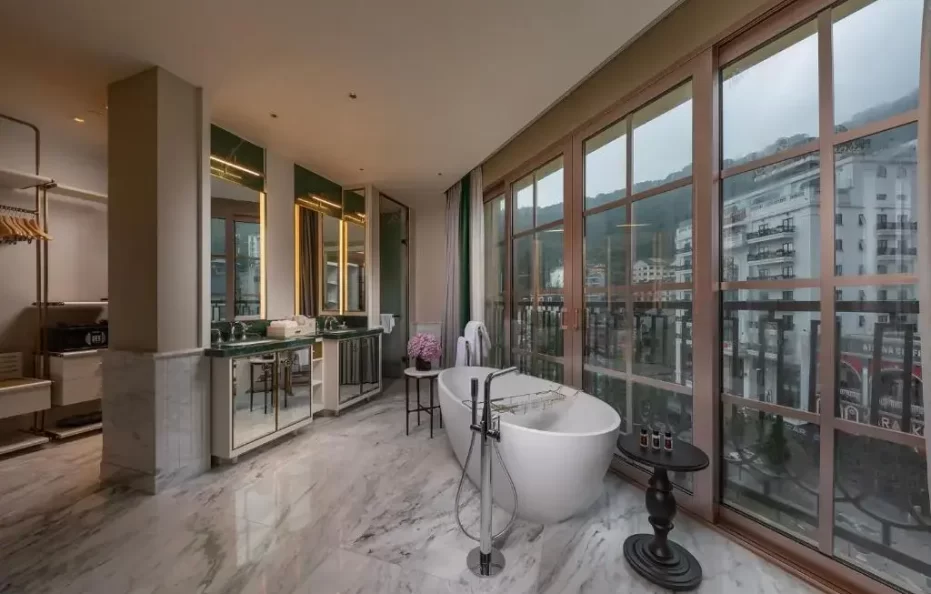 Deluxe Suite