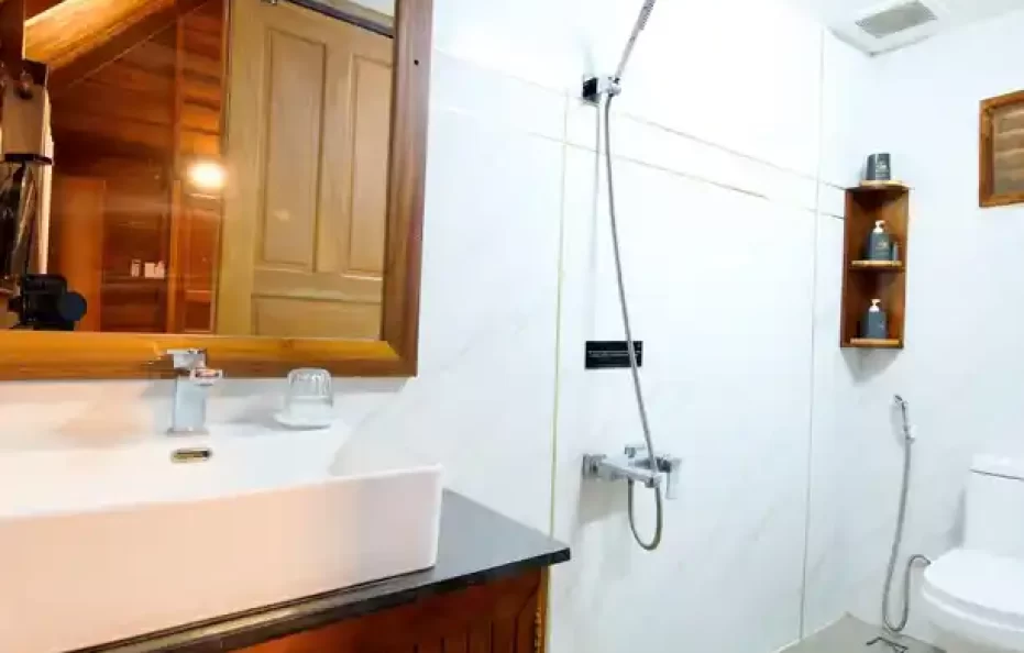 Wooden Room Double/Twin Garden View