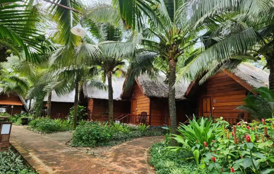 Wooden Room Double/Twin Garden View