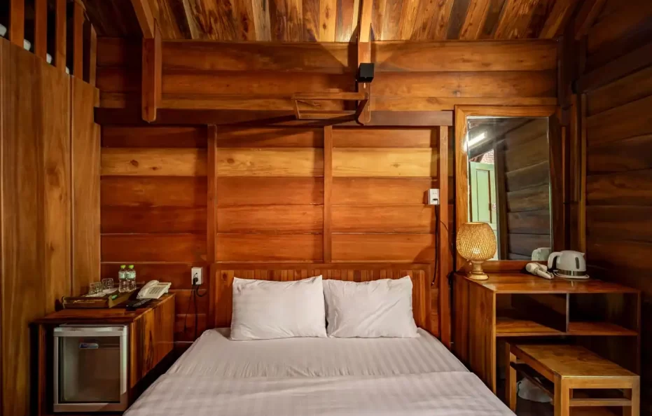 Wooden Room Double/Twin Garden View