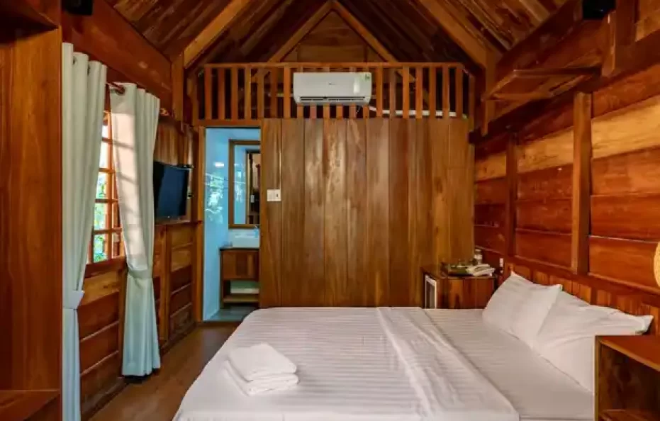 Wooden Room Double/Twin Garden View