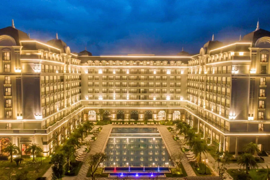 COMBO 3N2Đ VINHOLIDAY FIESTA PHÚ QUỐC 3 SAO | GÓI CƠ BẢN: ĂN SÁNG + LƯU TRÚ + 01 VÉ VINWONDERS HOẶC VINPEARL SAFARI