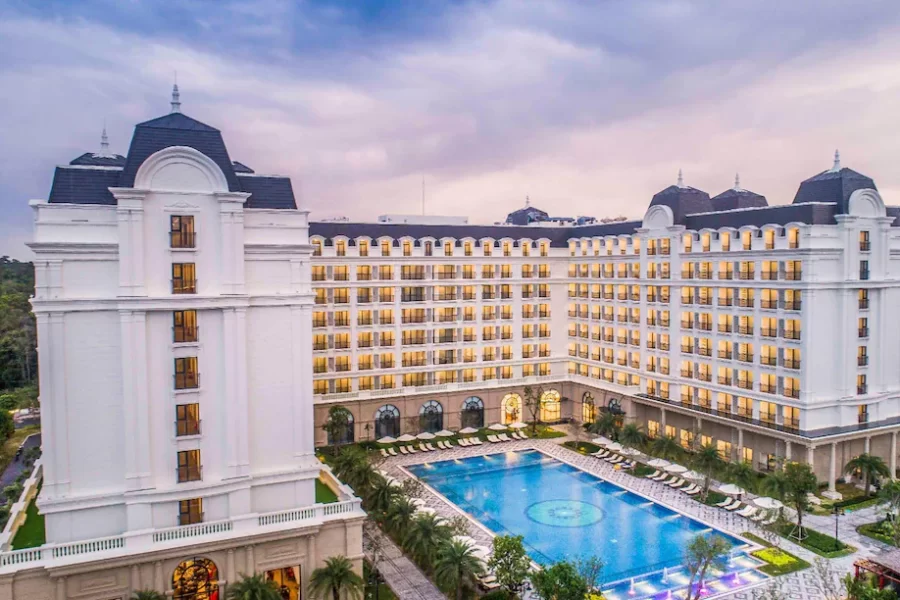 COMBO 3N2Đ VINHOLIDAY FIESTA PHÚ QUỐC 3 SAO | GÓI NÂNG CAO: ĂN SÁNG + LƯU TRÚ + 01 VÉ VINWONDERS + 01 VÉ VINPEARL SAFARI