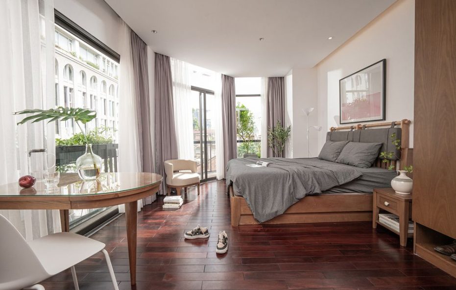 Studio with Balcony